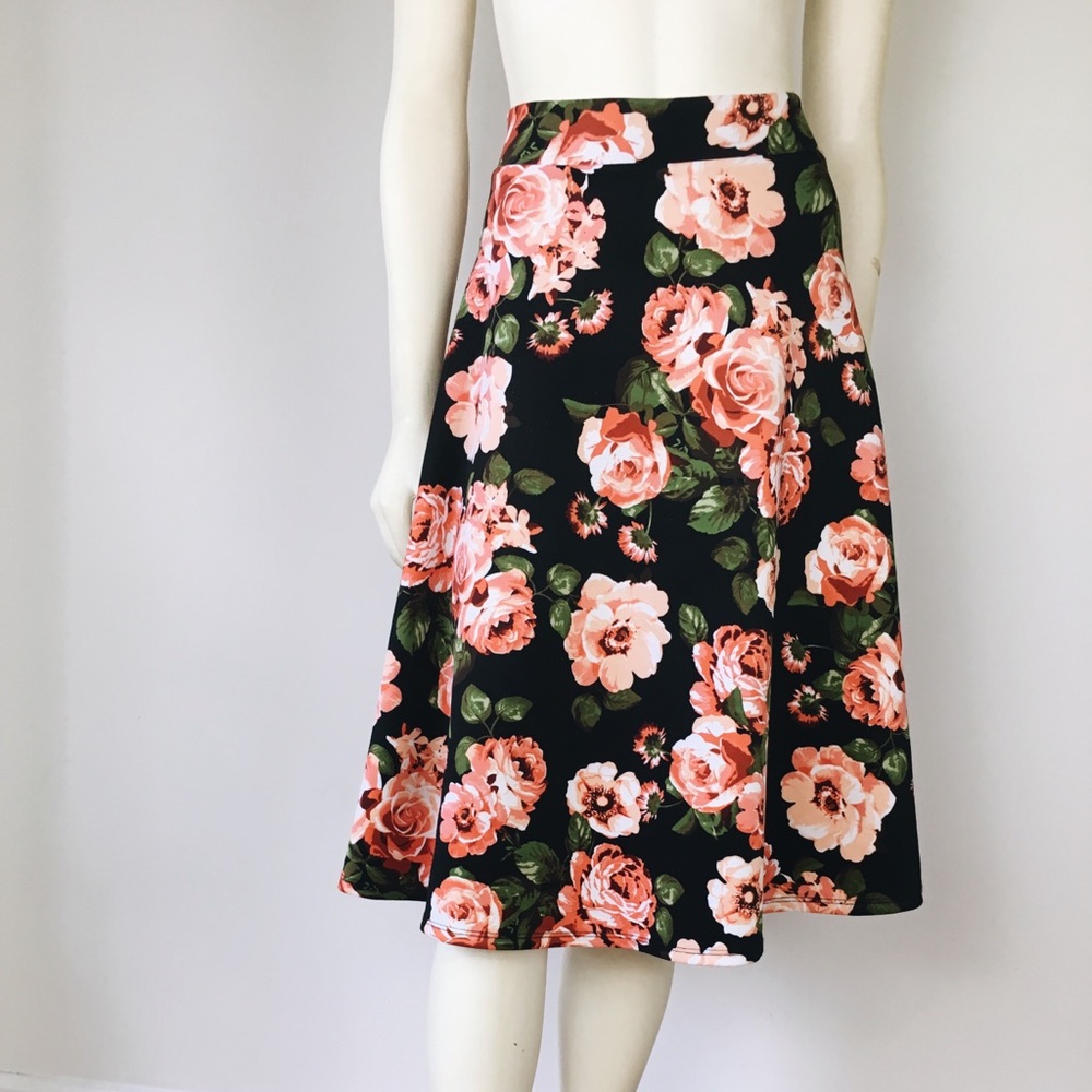 Silhouette NYC Circle Floral Skirt• Size Large